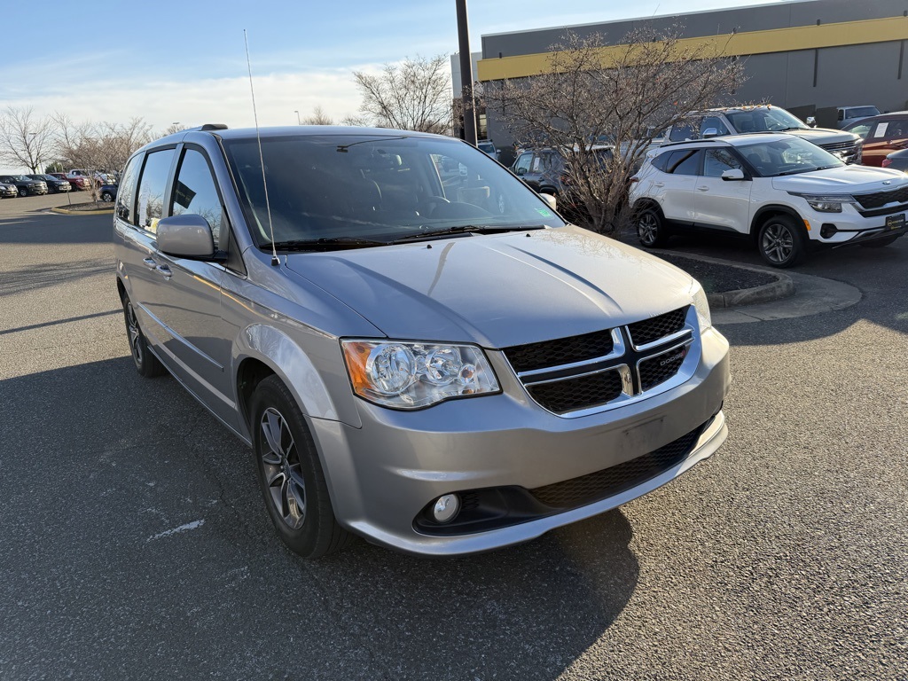 2016 Dodge Grand Caravan SXT Plus's photo