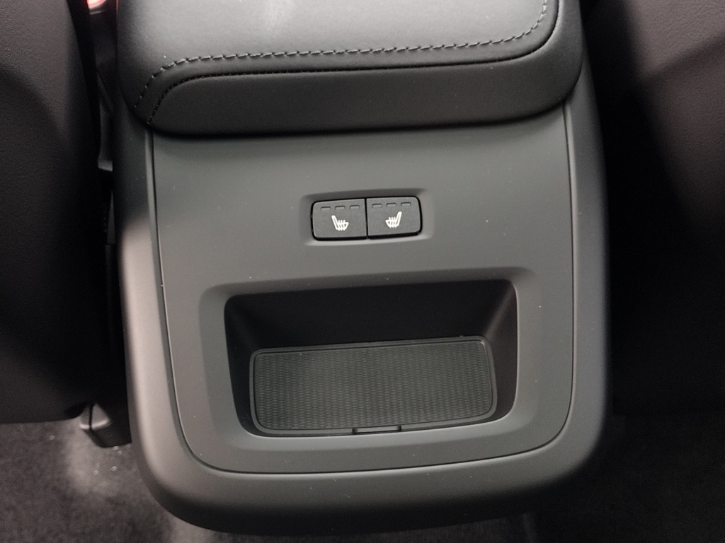 2026 VOLVO XC60 - Image 21