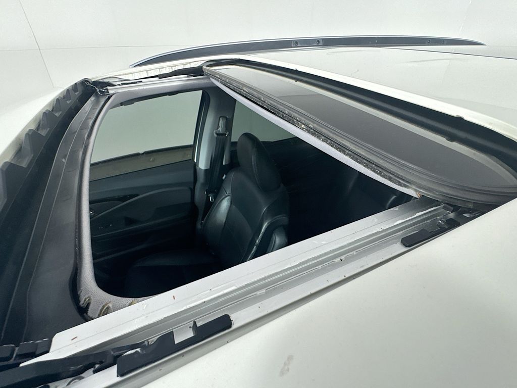 2016 Honda Pilot Elite photo 22