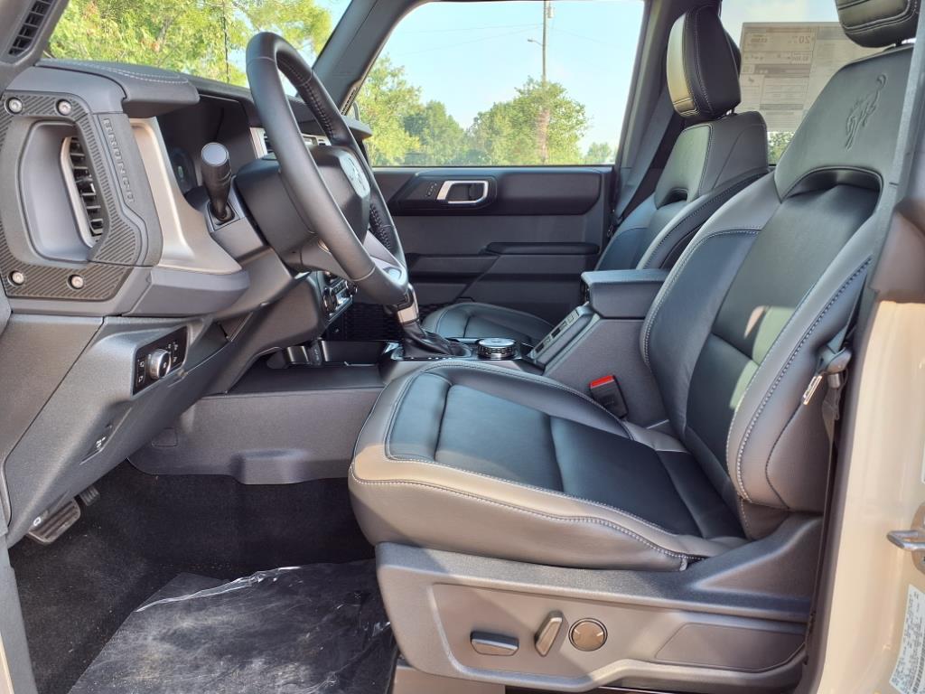 2025 Ford Bronco Outer Banks photo 3