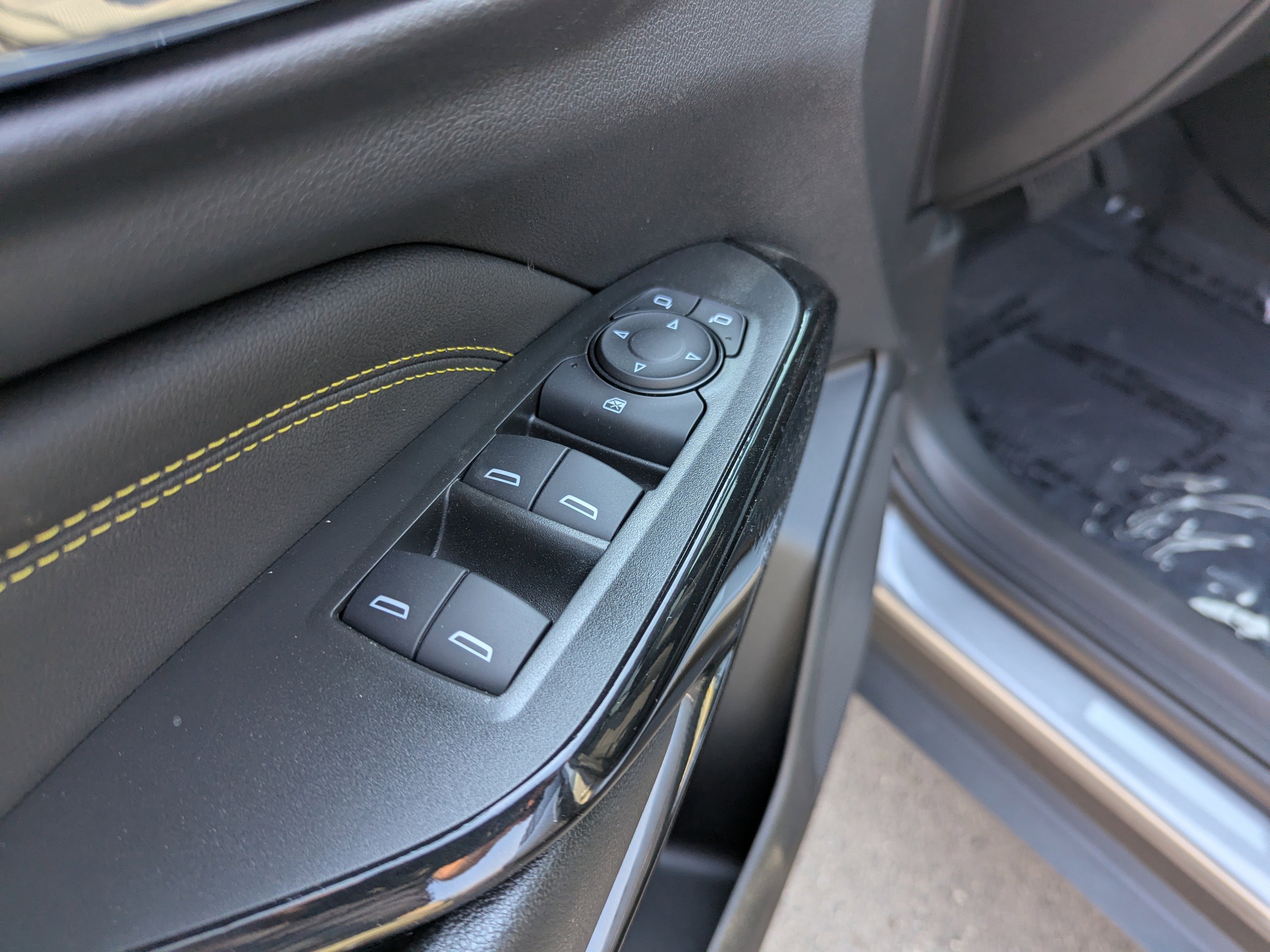 2025 Chevrolet Trax LT photo 9