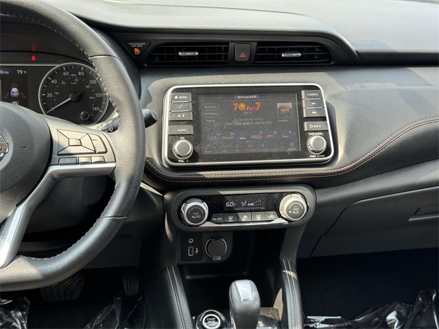 2019 Nissan Kicks SR photo 3