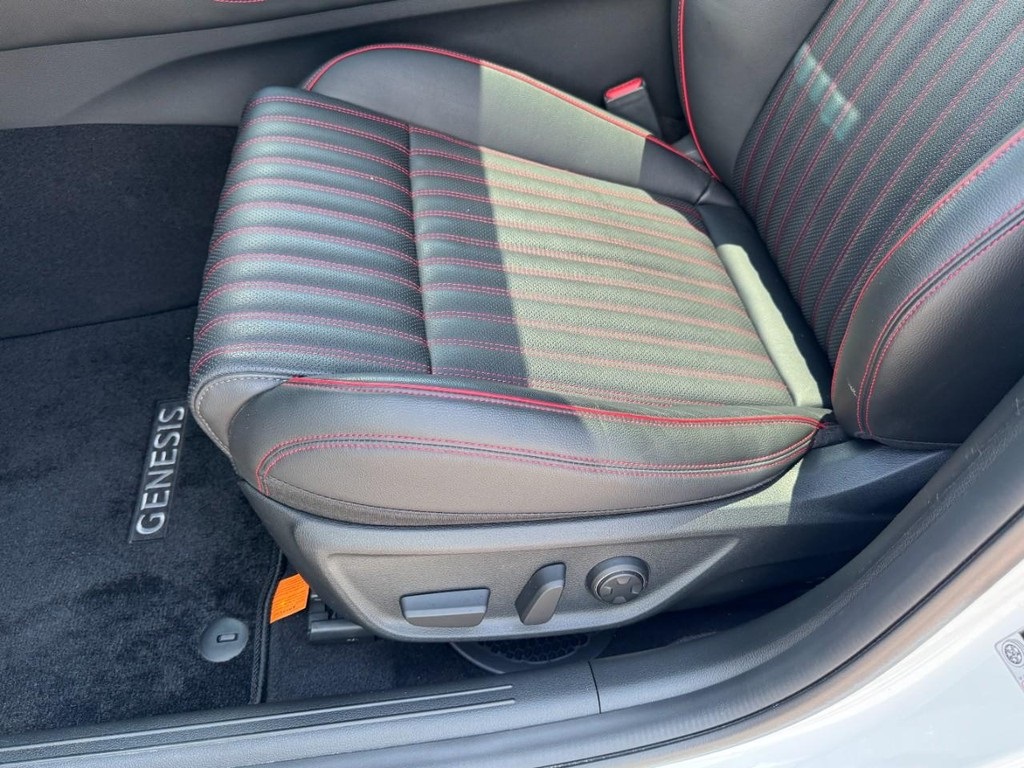 2025 Genesis G70 2.5T Sport Prestige photo 15