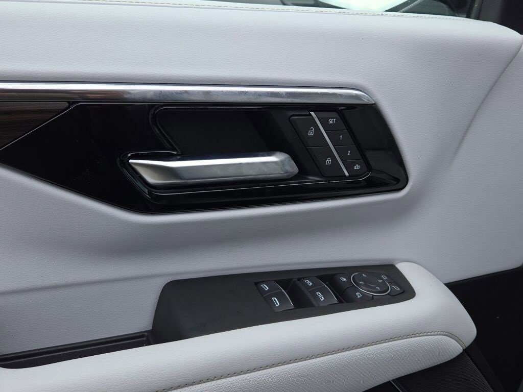 2025 Chevrolet Tahoe Premier photo 21