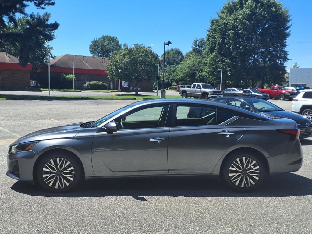 2023 Nissan Altima 2.5 SV photo 8