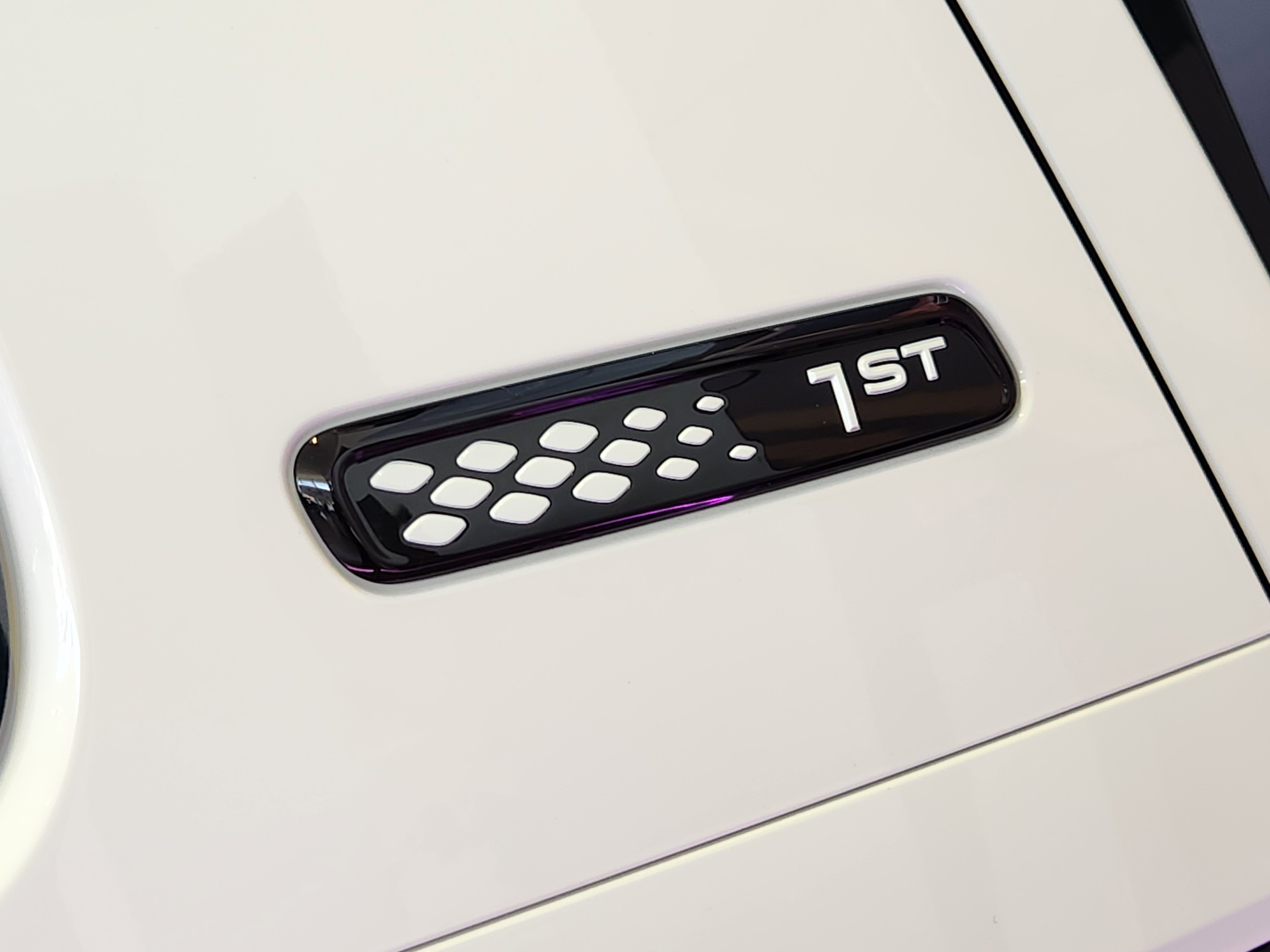 2025 Volkswagen ID. Buzz photo 2