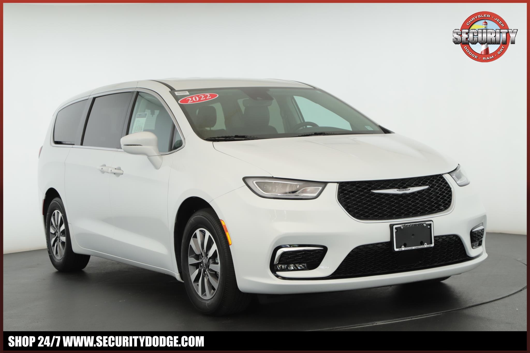 2022 Chrysler Pacifica Hybrid Touring L's photo