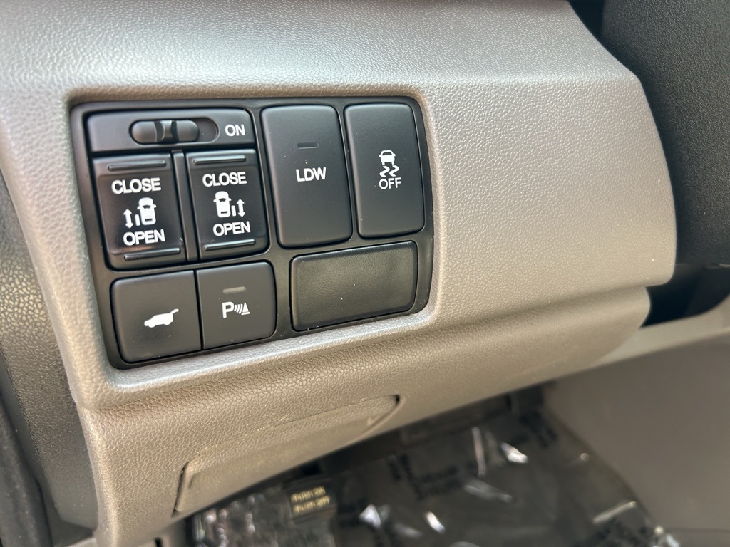 2015 Honda Odyssey Touring photo 12