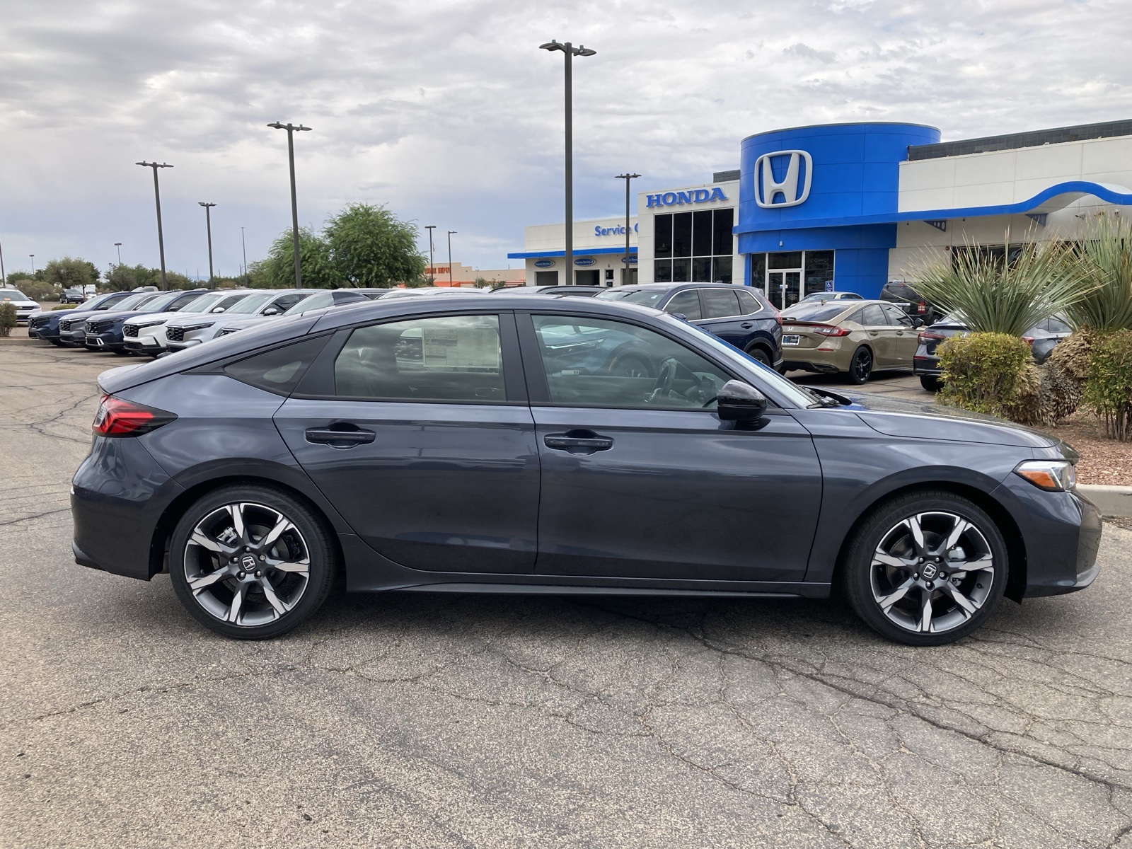 2026 Honda Civic Hatchback Sport Touring Hybrid photo 3