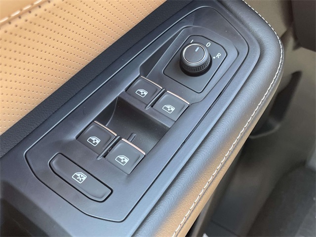 2025 Volkswagen Atlas Cross Sport SEL R-Line photo 30