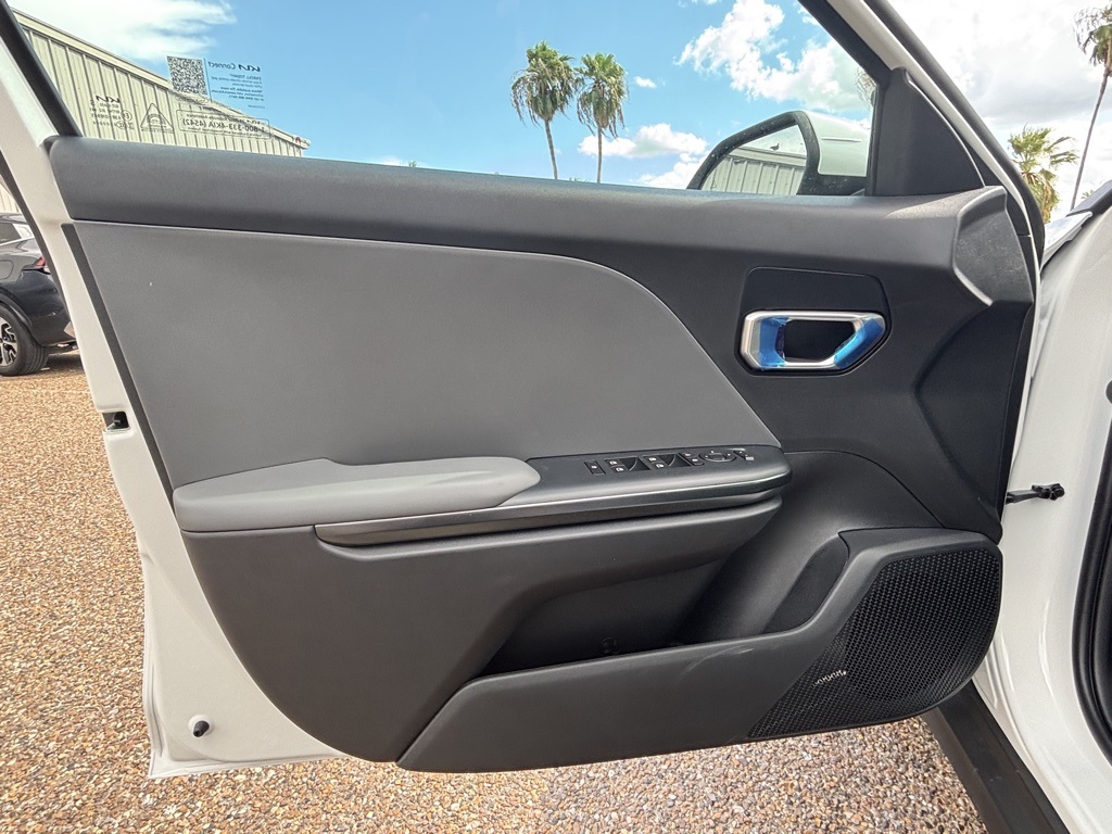 2025 Kia K4 LXS photo 11