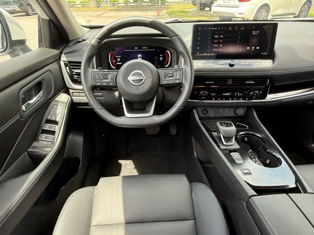 2024 Nissan Rogue SL photo 8