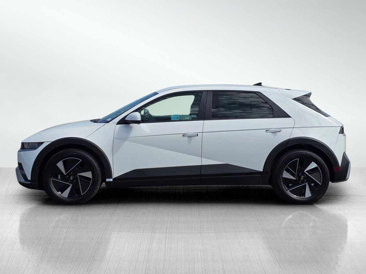 2025 Hyundai Ioniq 5 SE Standard Range photo 4