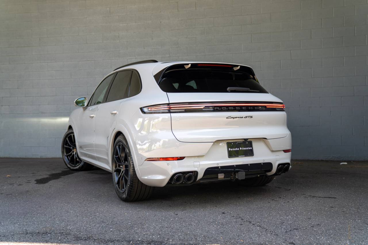 2025 Porsche Cayenne GTS photo 3