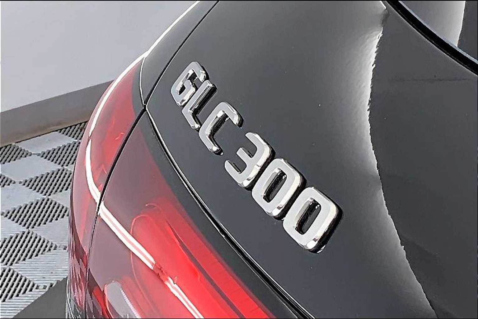 2026 Mercedes Benz GLC 300 4MATIC photo 5