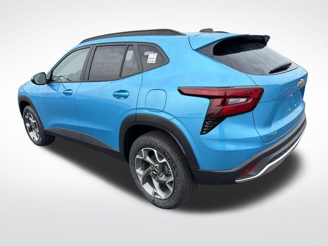 2025 Chevrolet Trax LT photo 2