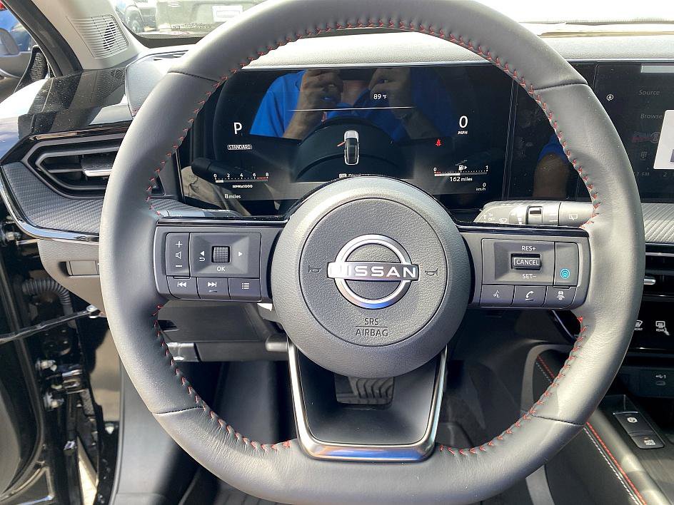 2025 Nissan Kicks SR photo 8