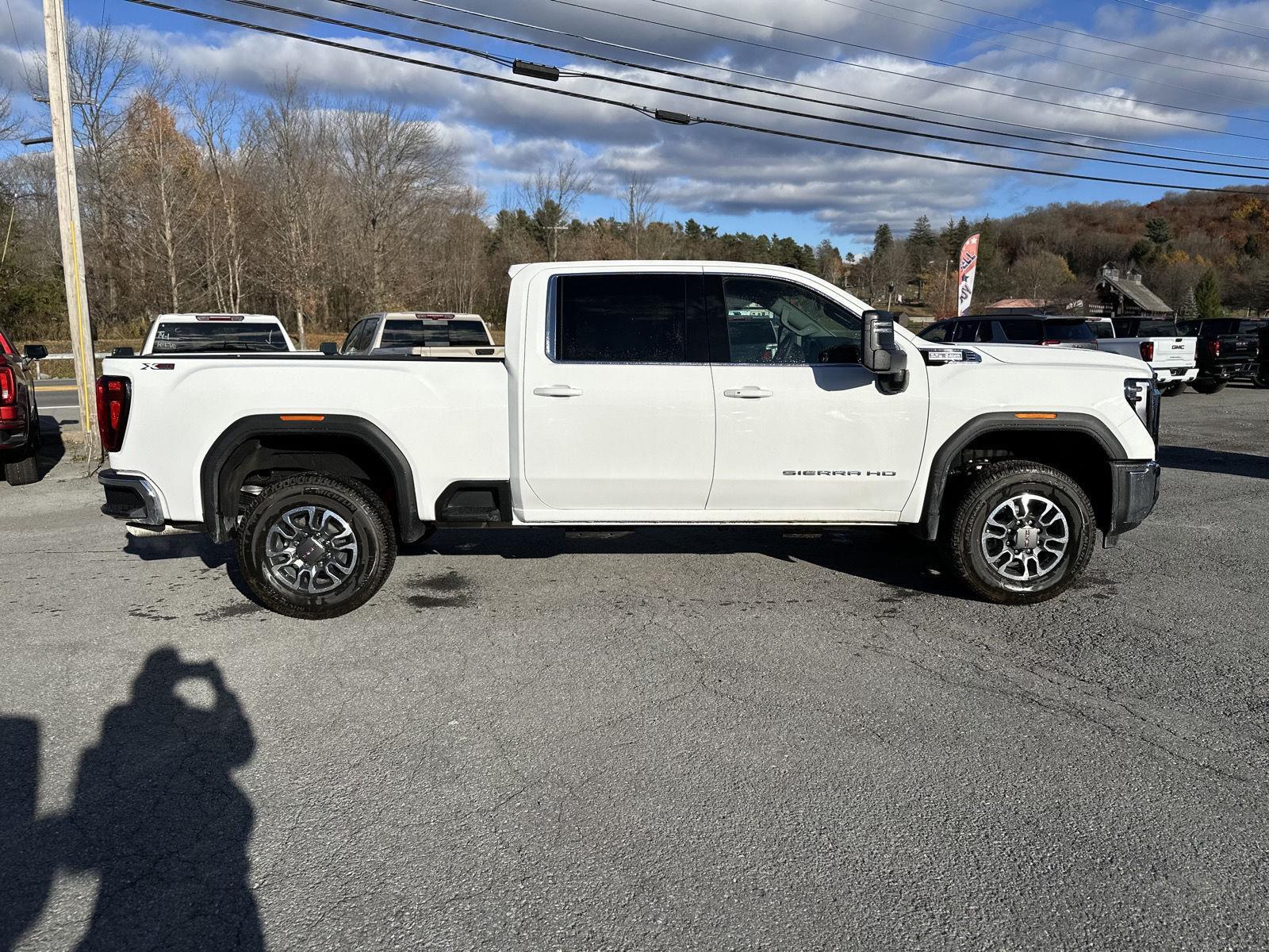 2026 Gmc Sierra 2500 HD SLE photo 4