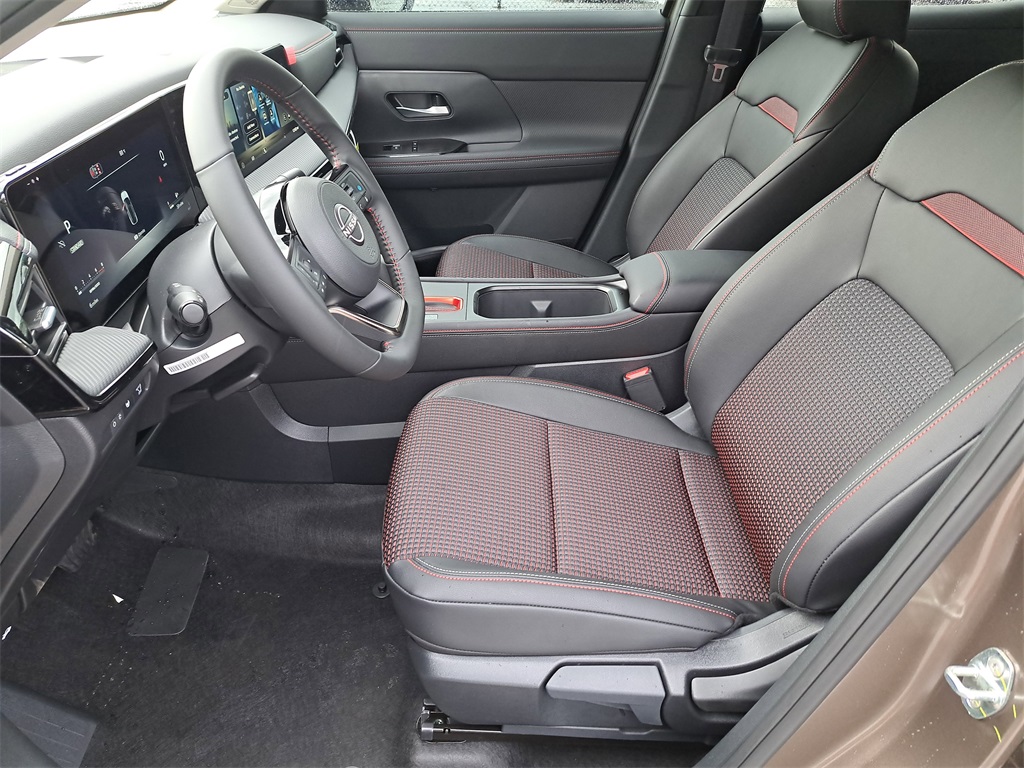 2026 Nissan Kicks SR photo 17