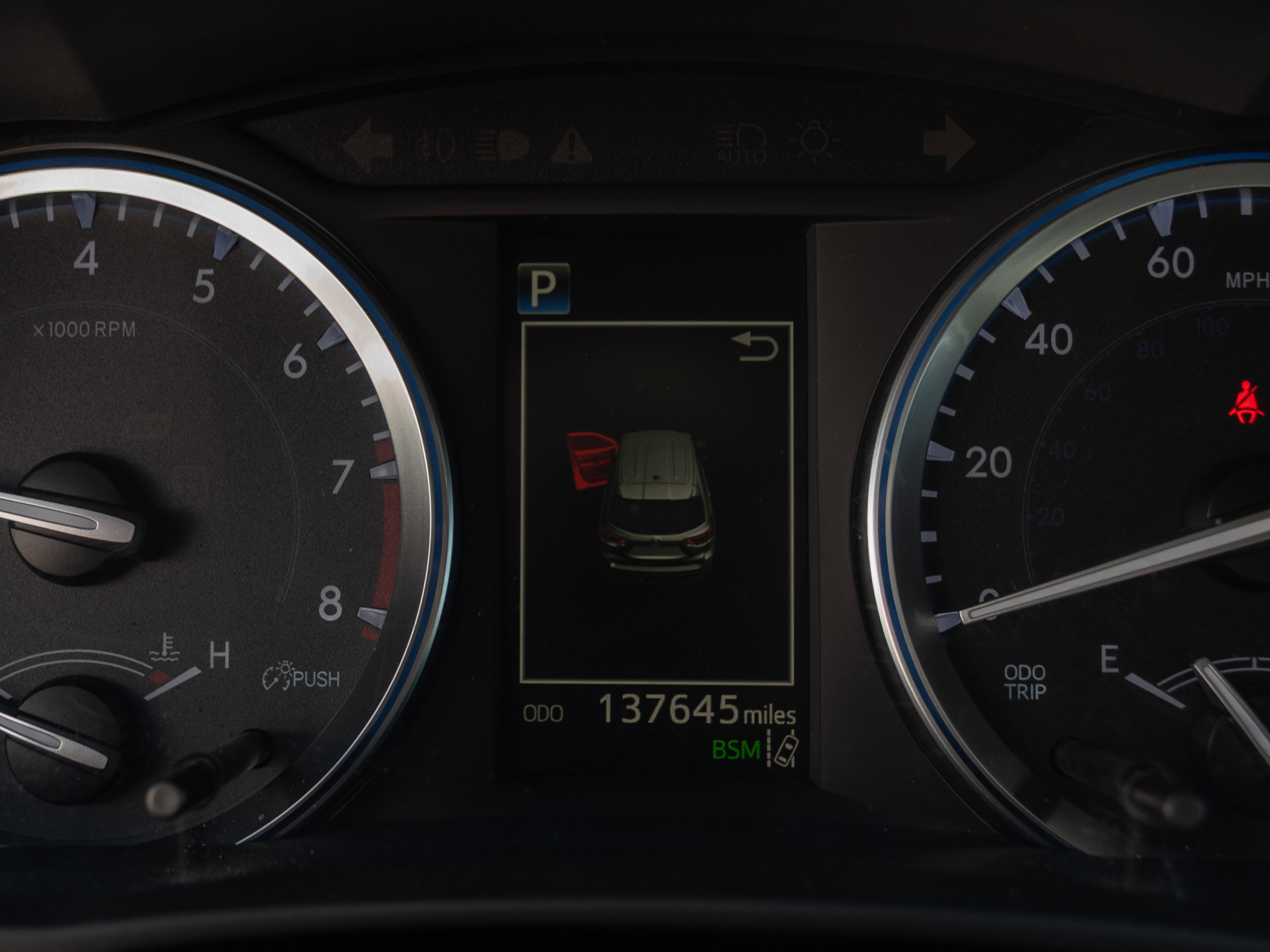 Used 2017 Toyota Highlander XLE with VIN 5TDJZRFH0HS404033 for sale in Muscatine, IA