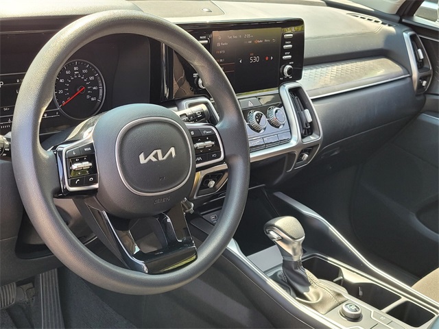 2023 Kia Sorento LX photo 8