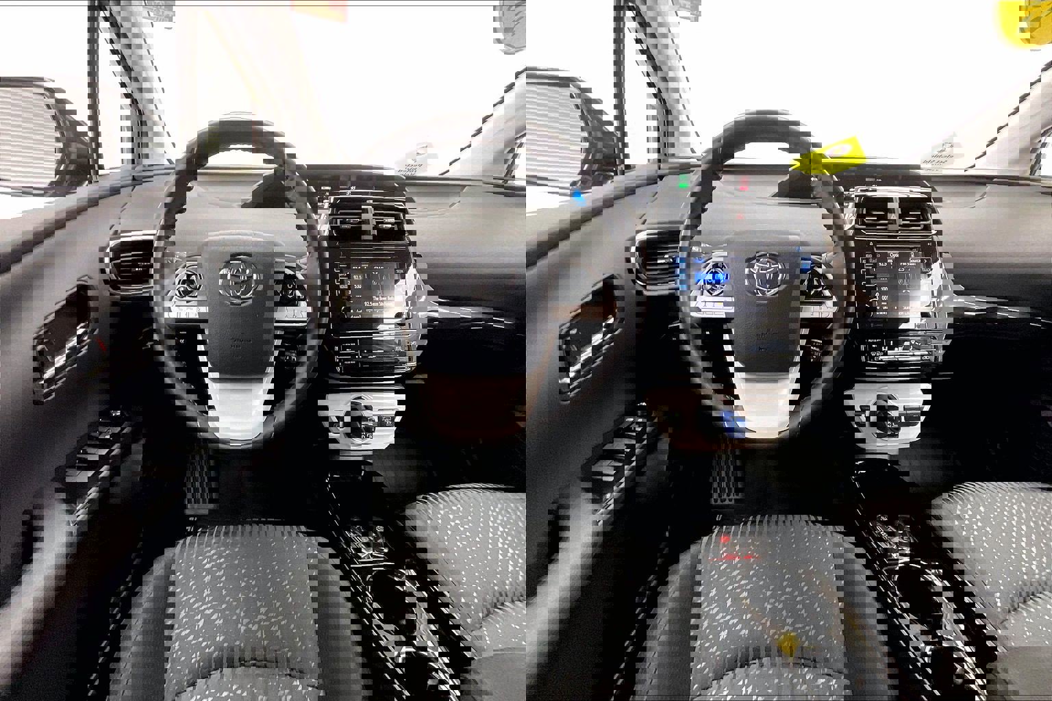 2019 Toyota Prius Prime Plus photo 4