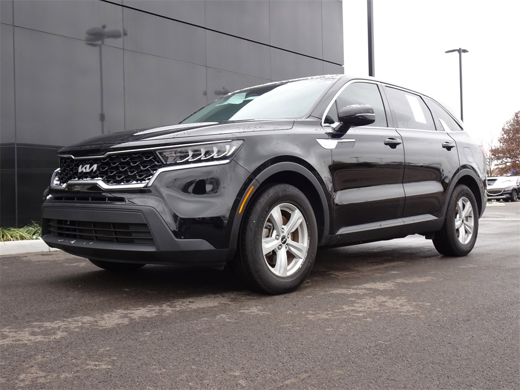 2023 Kia Sorento LX's photo
