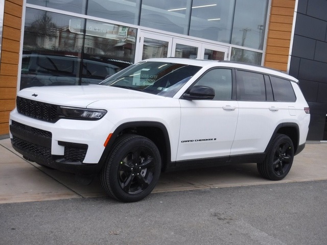 2025 Jeep Grand Cherokee L Altitude's photo