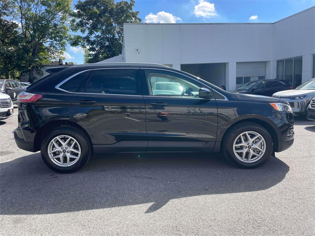 2022 Ford Edge SEL photo 3