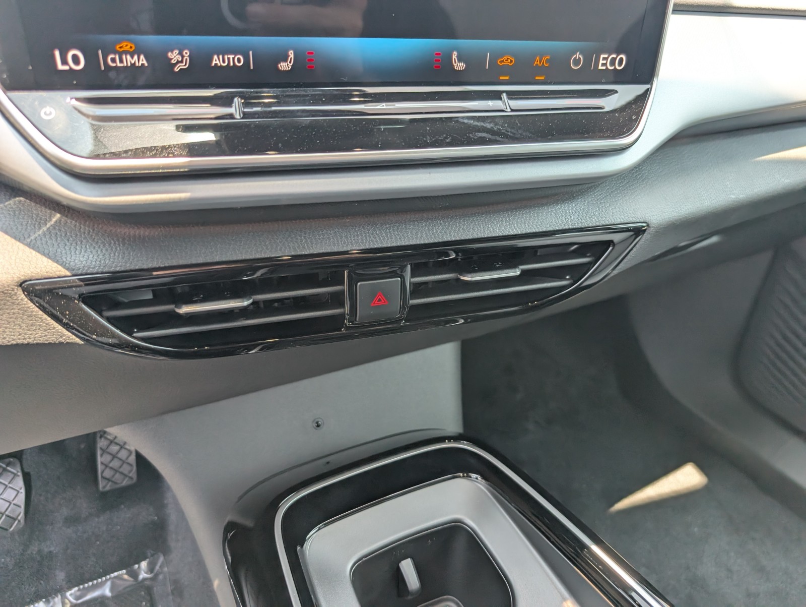 New 2025 Silver Mist Metallic Volkswagen Pro image 12