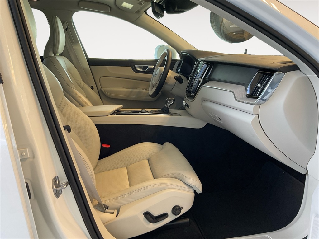 2021 Volvo XC60 T5 Inscription photo 15