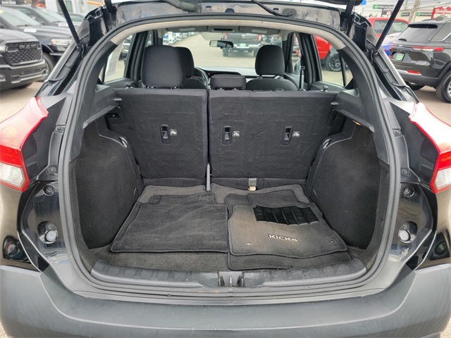 2019 Nissan Kicks SV photo 14