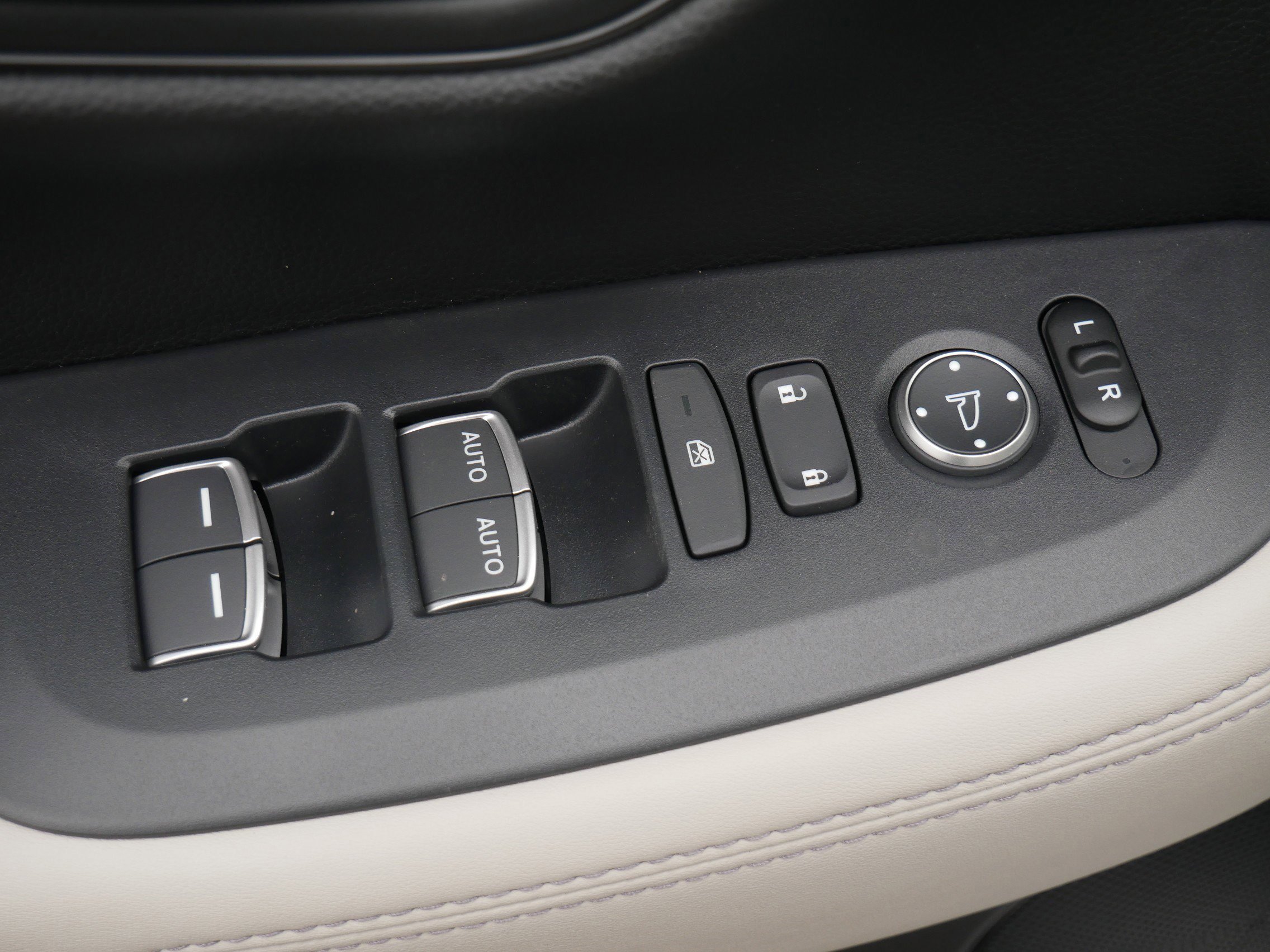 2026 Honda HR-V EX-L photo 14