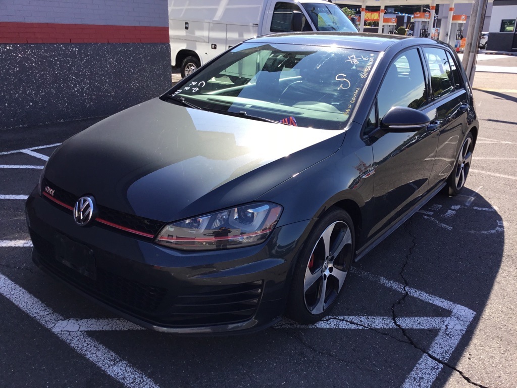 2017 Volkswagen Golf GTI SE photo 2
