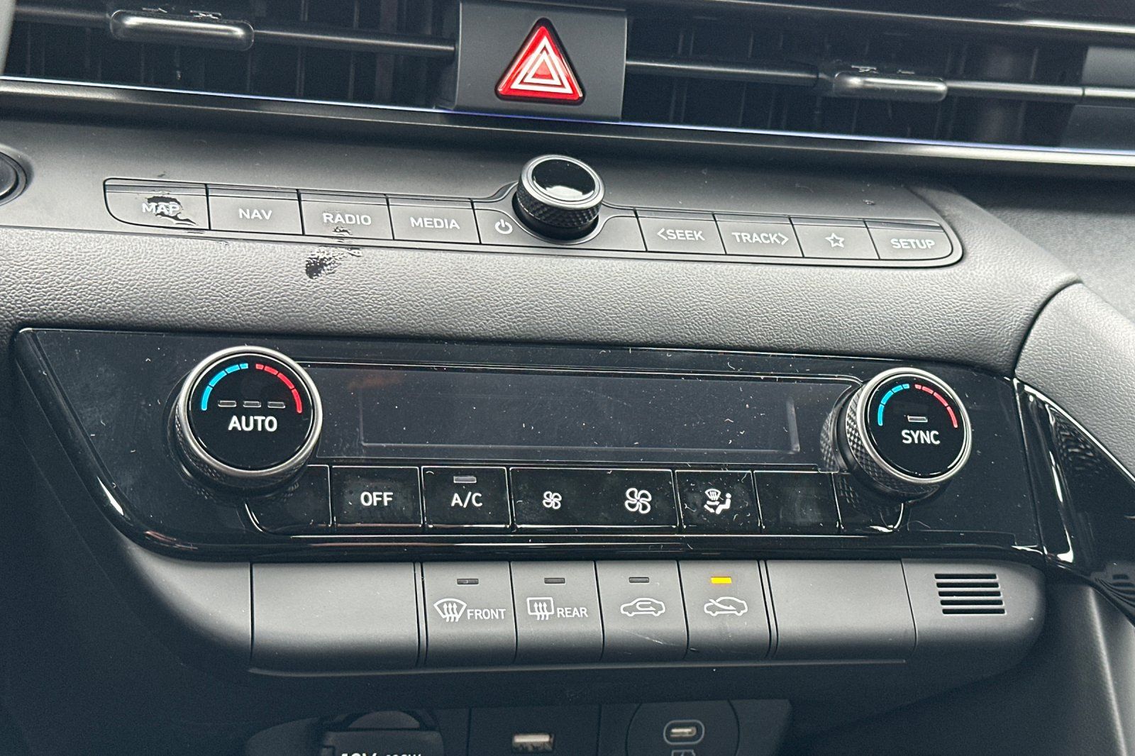 2025 Hyundai Elantra Hybrid SEL Sport photo 18