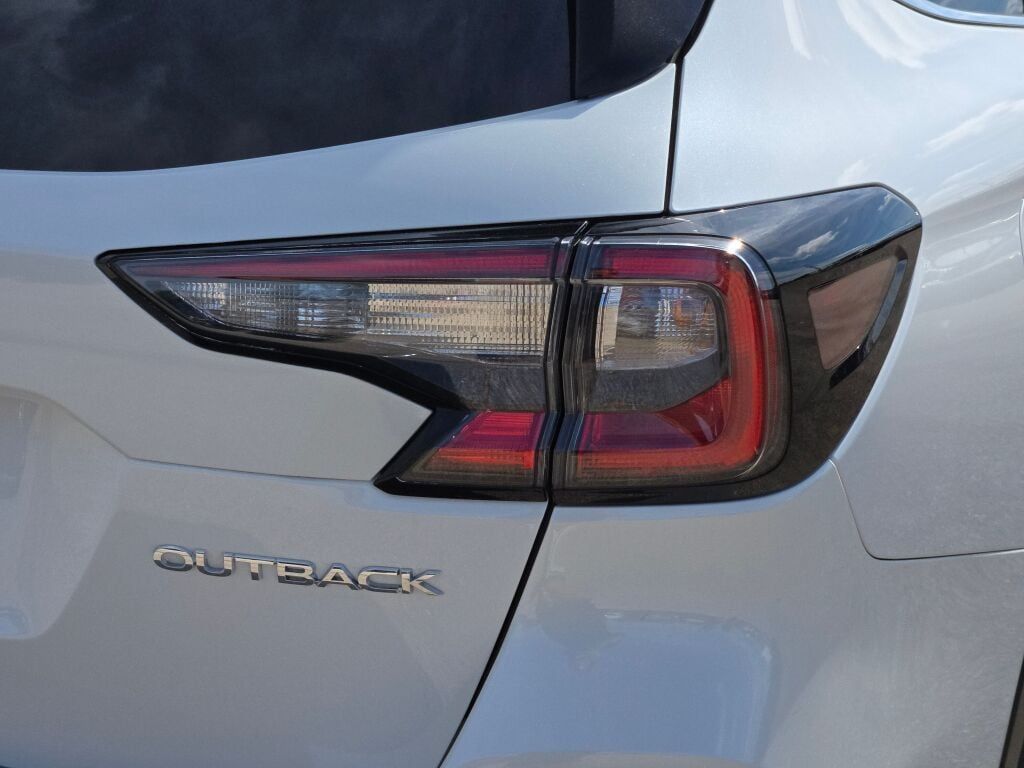 2022 Subaru Outback Limited photo 7