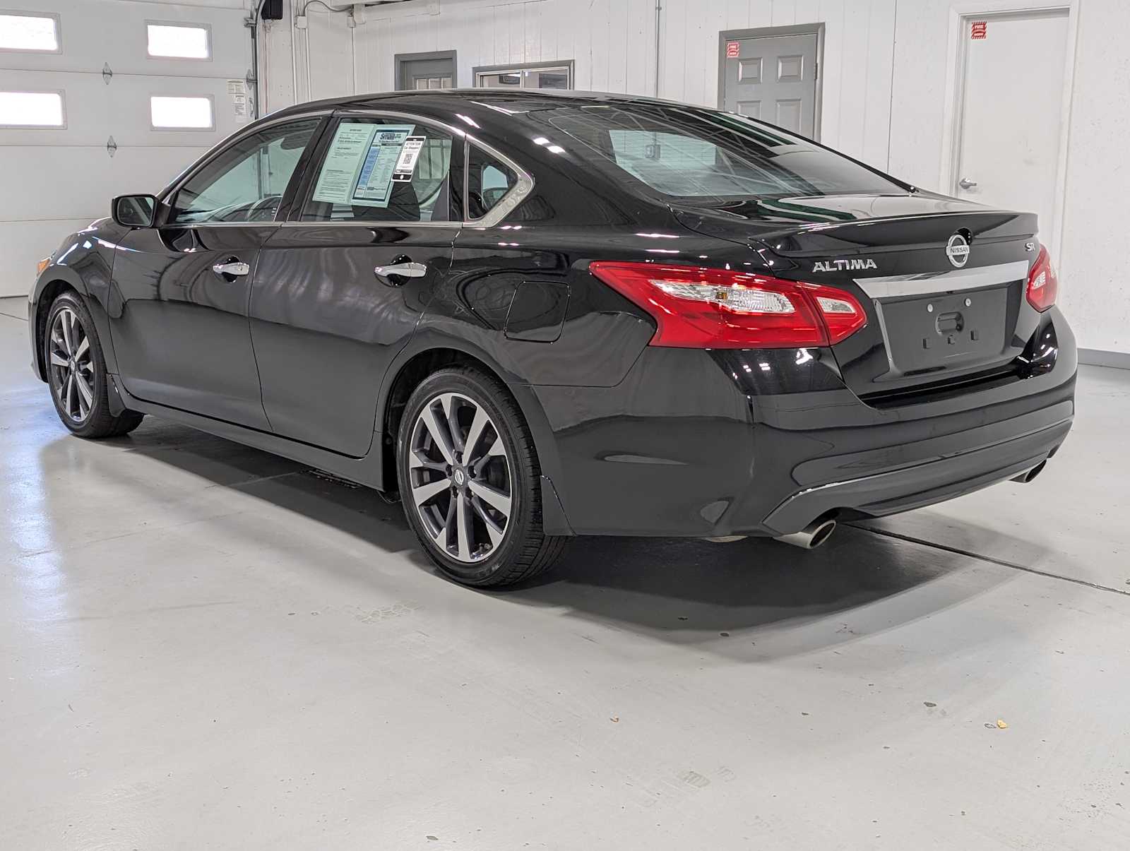 2016 Nissan Altima 2.5 SR photo 9