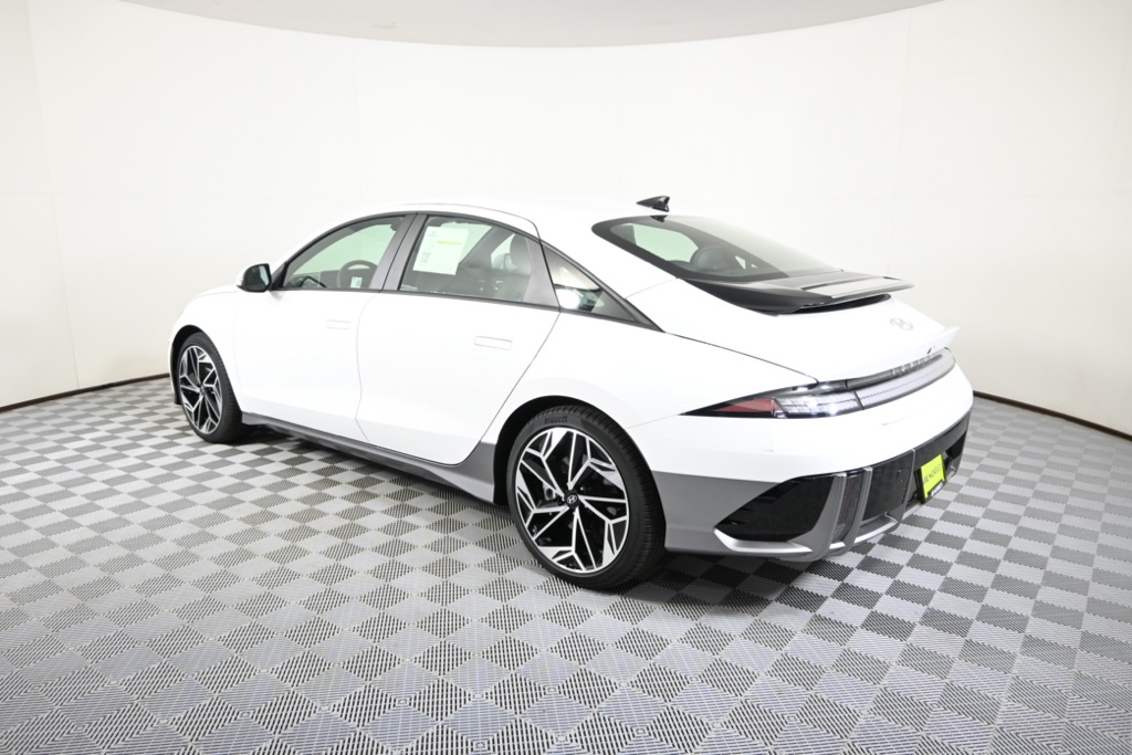 2024 Hyundai Ioniq 6 SEL photo 4