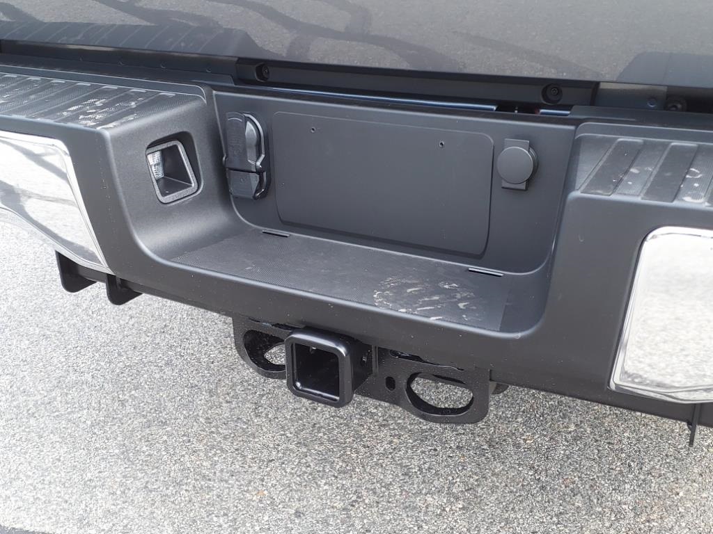 New 2024 Carbonized Gray Metallic Ford XLT image 4