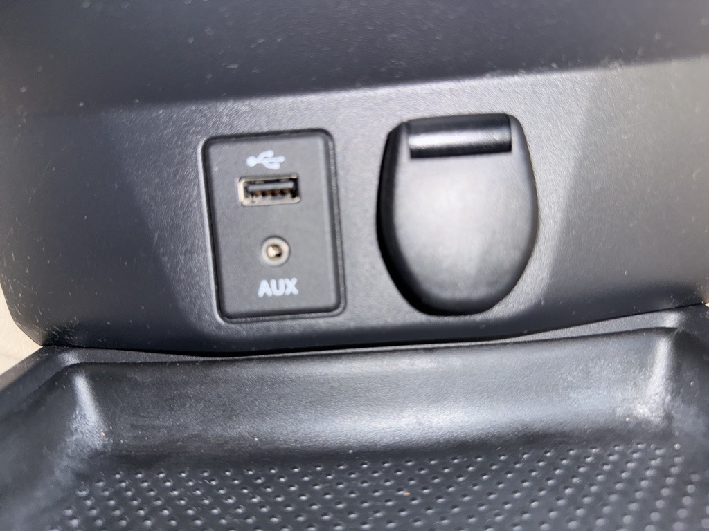 2016 Nissan Rogue SV photo 16