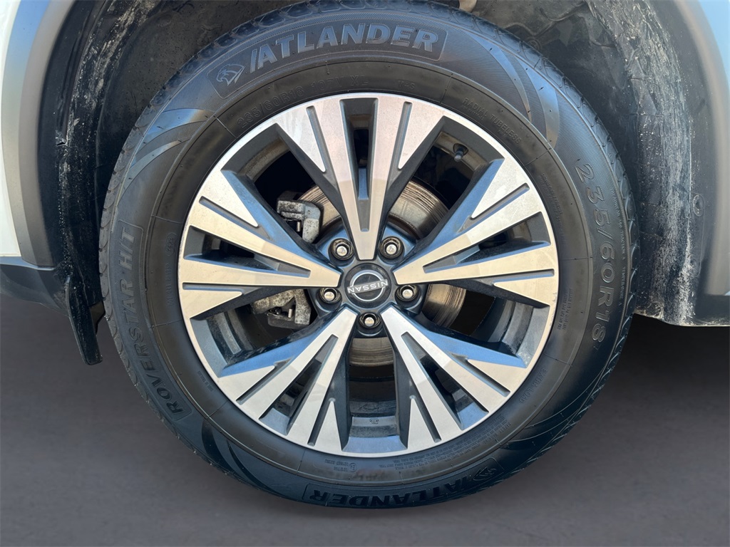 2022 Nissan Rogue SV photo 9