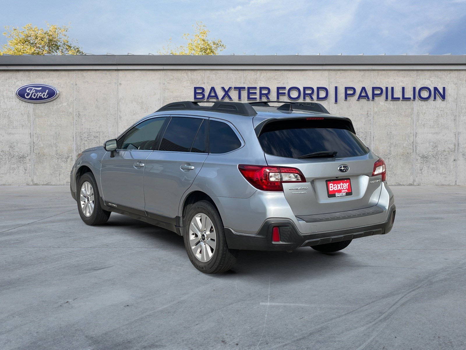 2019 Subaru Outback 2.5i Premium photo 2