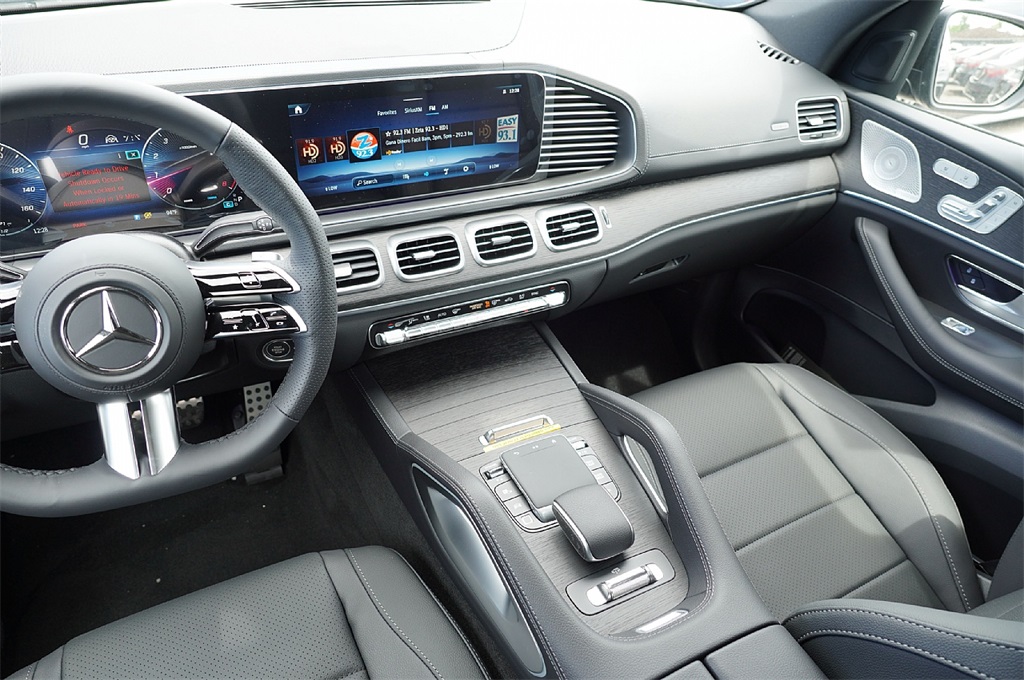 2026 Mercedes Benz GLS 450 4MATIC photo 13