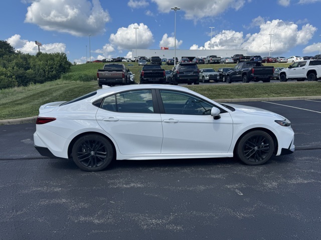 2025 Toyota Camry SE photo 2
