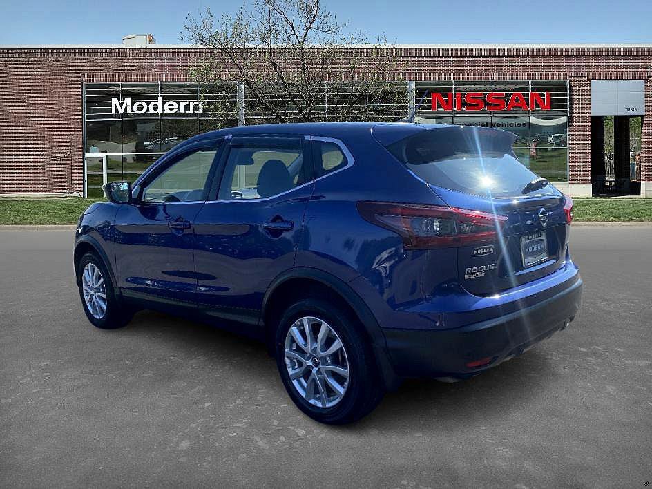 2021 Nissan Rogue Sport S photo 2