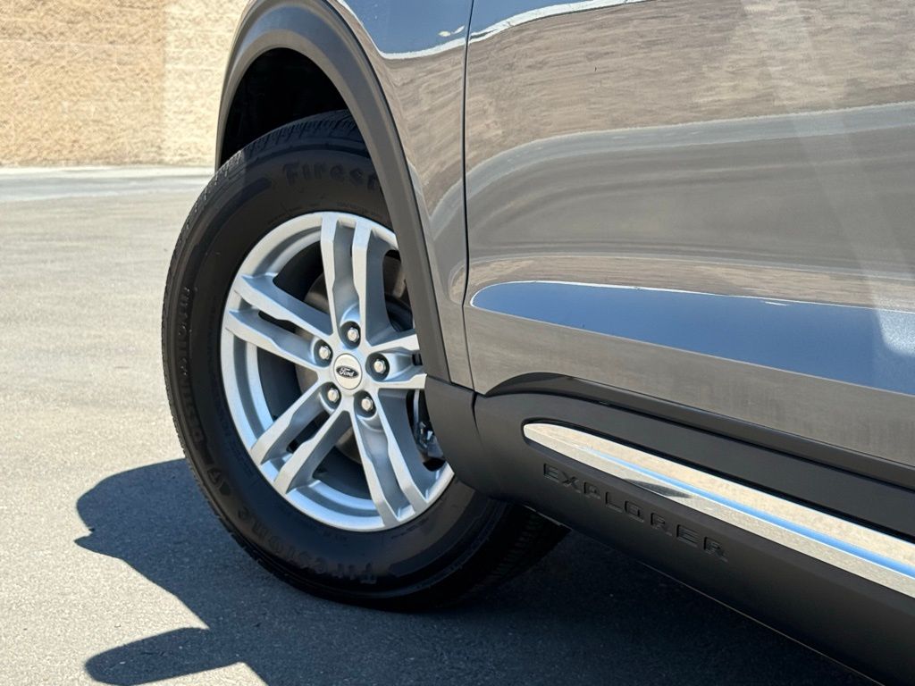 2023 Ford Explorer XLT photo 19