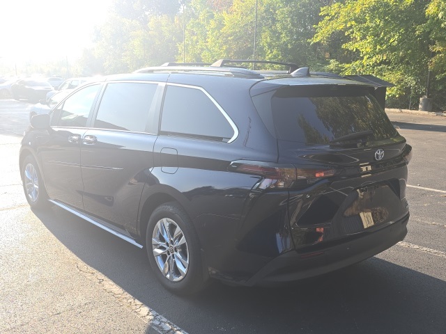 2024 Toyota Sienna XLE photo 6