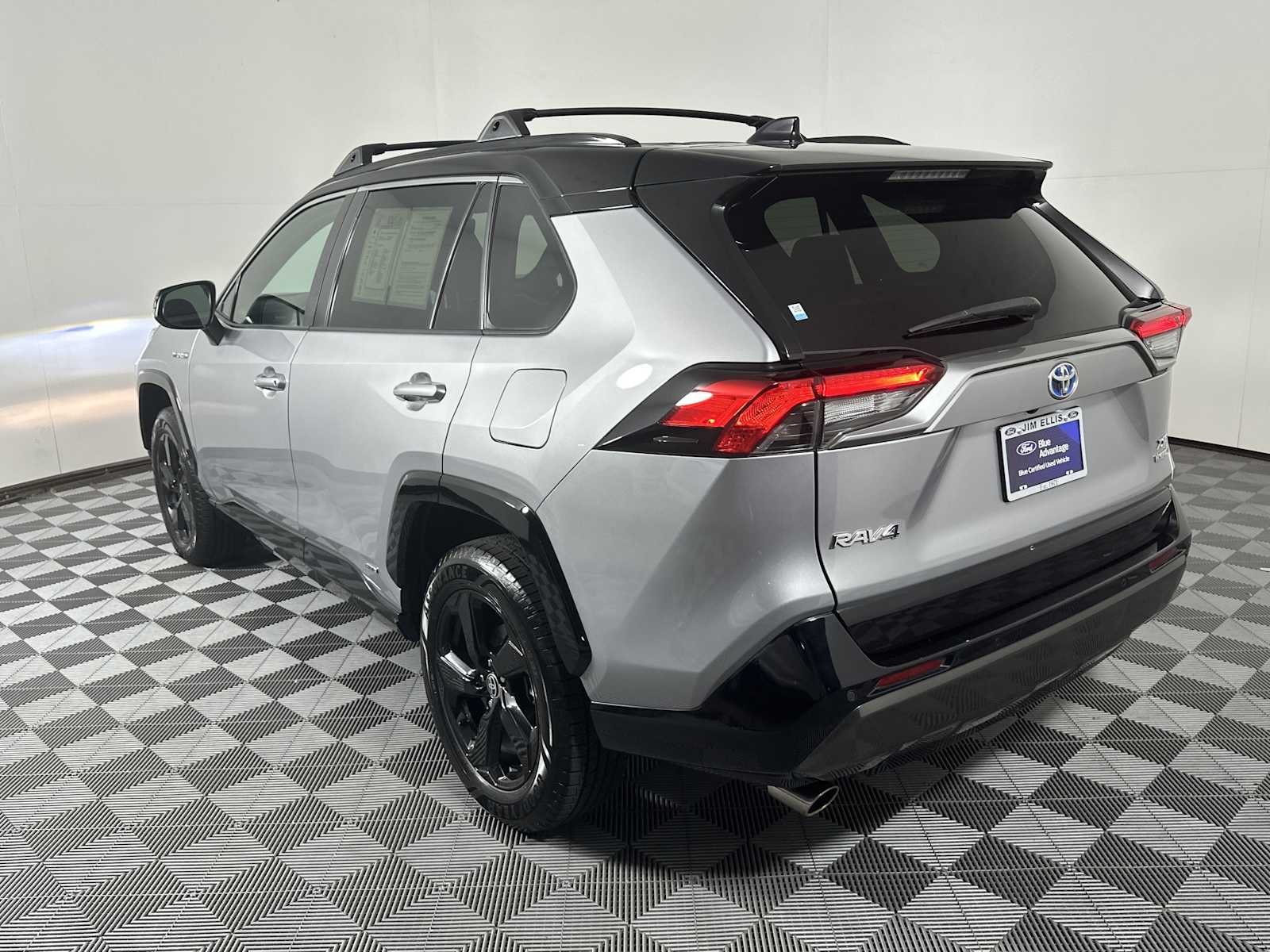 2021 Toyota RAV4 Hybrid XSE photo 3