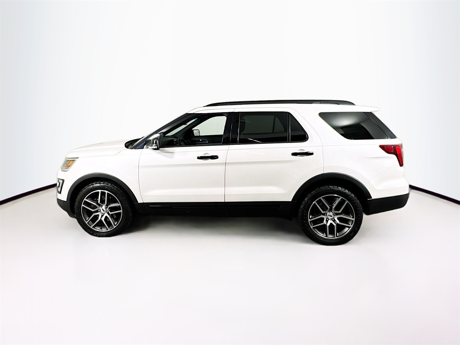 2017 Ford Explorer Sport photo 3