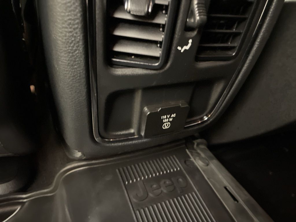 2020 Jeep Grand Cherokee Altitude photo 37
